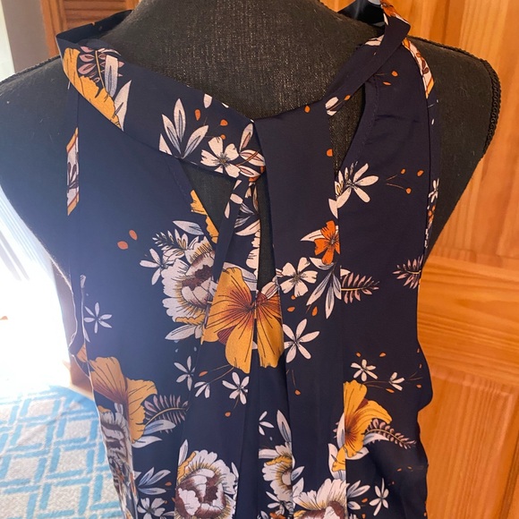 Halter style Dress. Long ties behind neck ,  size XL - Picture 4 of 10